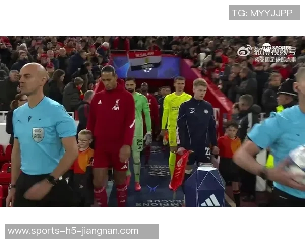 埃因霍温队长回应争议轻推范戴克称其身材高大应能承受